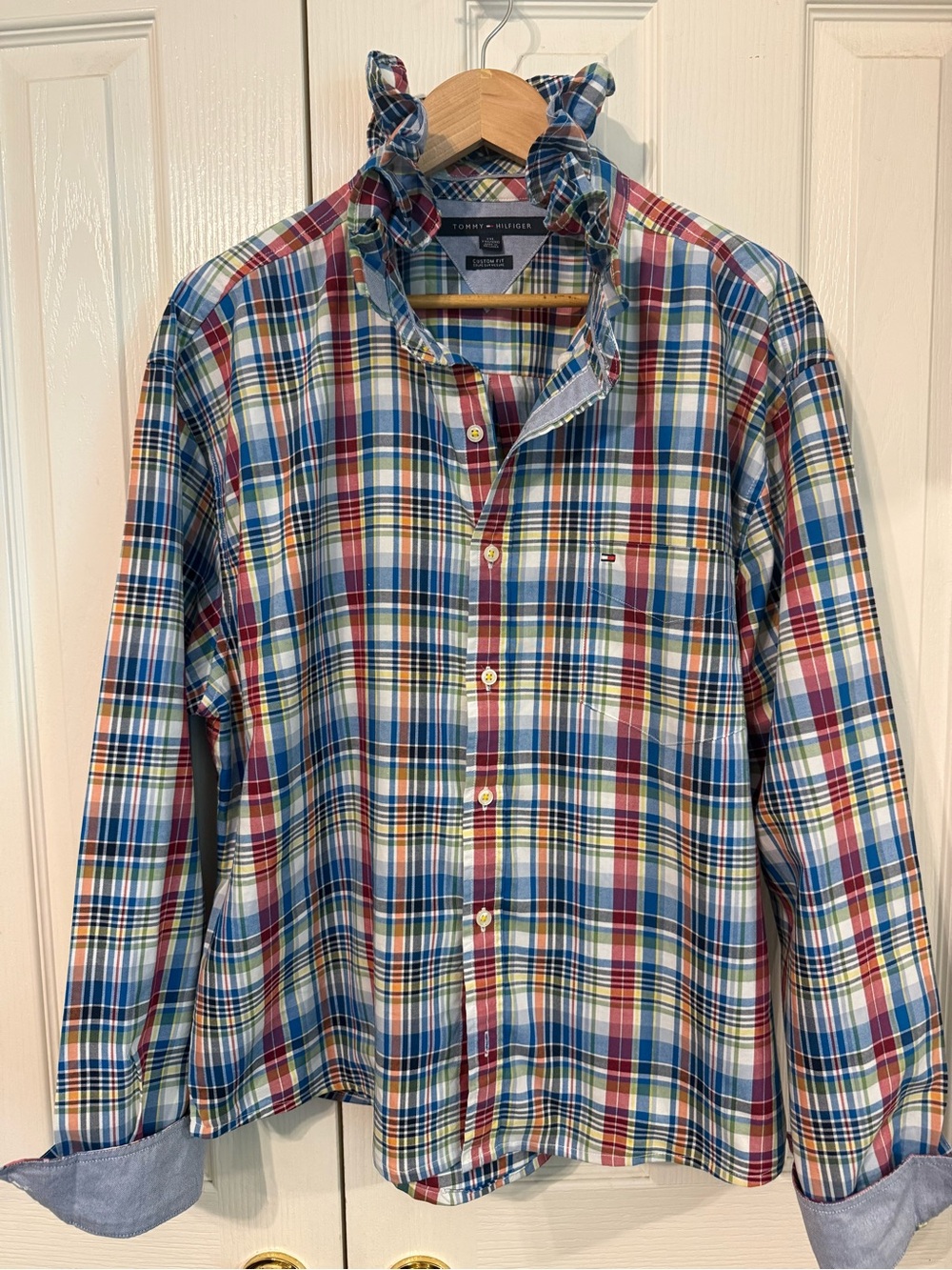 Tommy Hilfiger woman’s Ruffle Collar Multicolor Plaid Button-Down Shirt